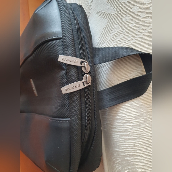 Slim and sleek backpack - Picture 6 of 10